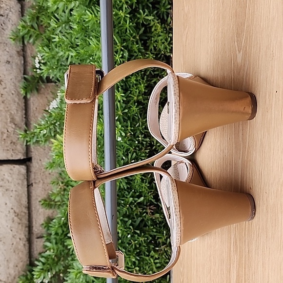 Louise et Cie Ankle Strap Gold Leather Wedge Sandals Size 11 - Picture 4 of 11